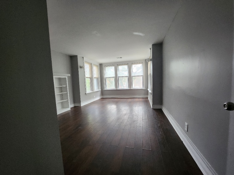 Building Photo - 8137 S Evans Ave