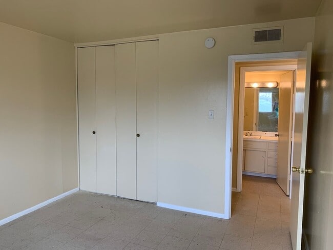 Building Photo - 359 Waxwood Ln