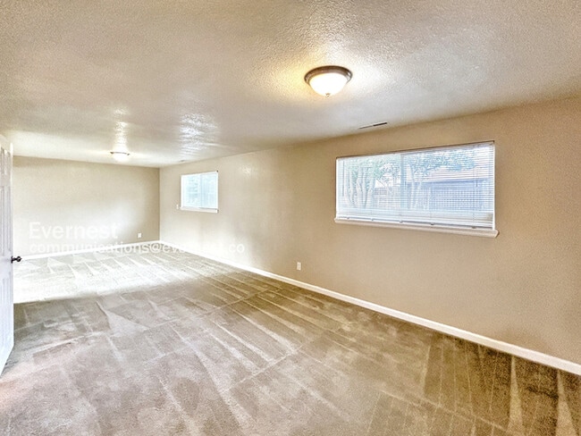 Building Photo - 1418 Luna Dr