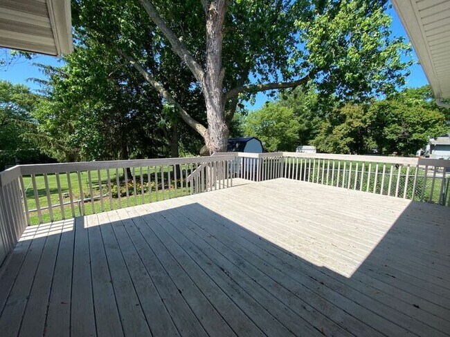 Building Photo - $2,700 | 4 Bedroom, 3.5 Bathroom Home | Pe...