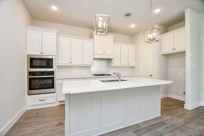 Building Photo - 21312 Palm Arbor Dr