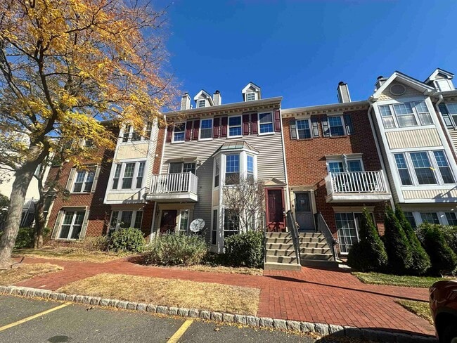 Primary Photo - 22 Dogwood St