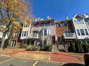 Building Photo - 22 Dogwood St