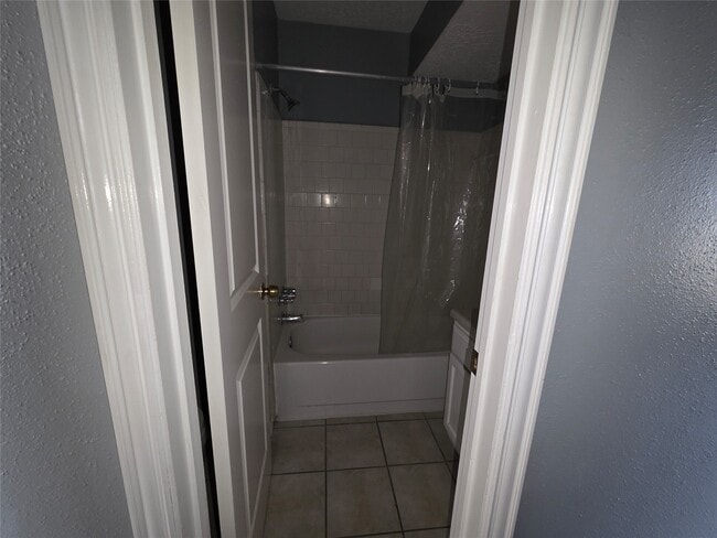 Building Photo - 19223 Woodglen Dr