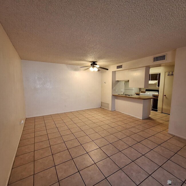 Building Photo - 1234 W 20th Pl