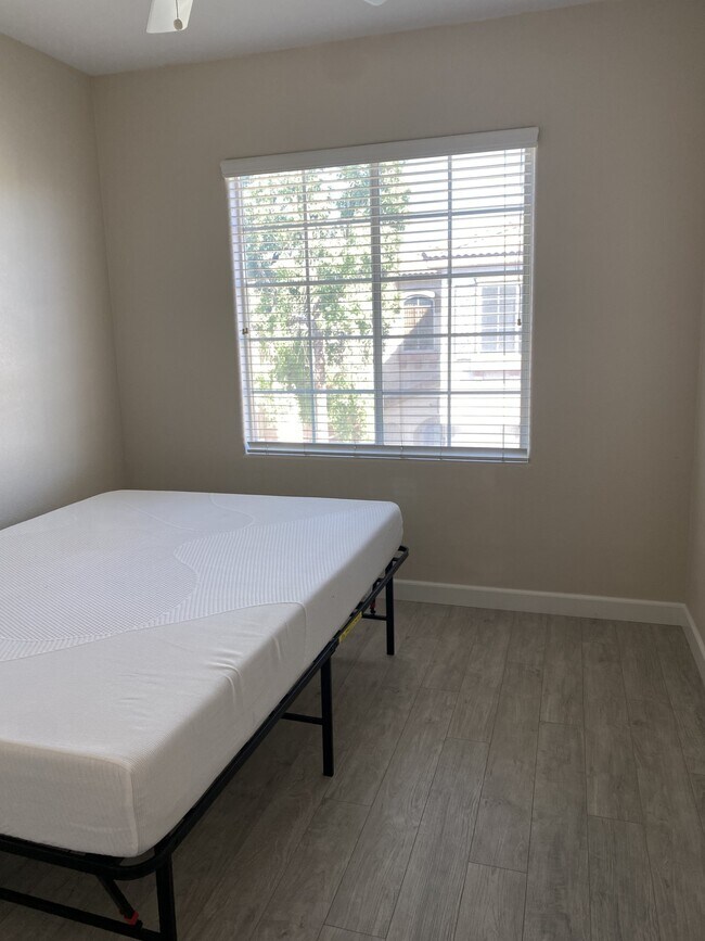 Building Photo - 5090 Silent Valley Ct