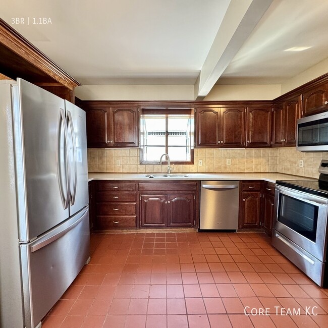 Building Photo - 411 W 60th Terrace