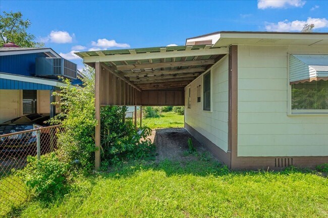 Building Photo - Recently Renovated 2-Bedroom Home – 1.5 Mi...