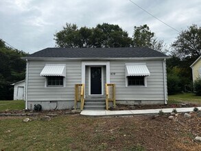 Building Photo - 2 Bedroom 1 Bath House with garage