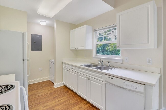 Building Photo - Stunning Top Floor 3 Bedroom Condo with Marsh Views in Gated Summerfield Community