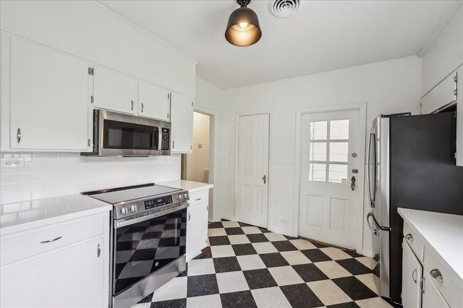 Building Photo - 2565 Harrison Ave