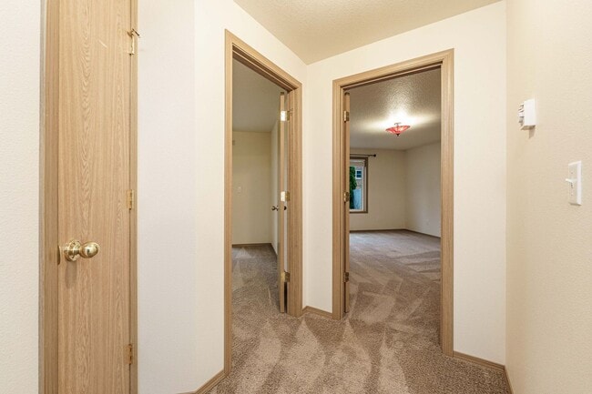 Building Photo - Bright Single-Level Vancouver Home with Garage, In-Unit Laundry, and Private Patio