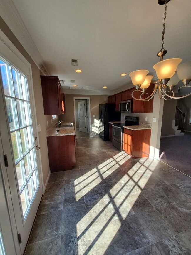 Building Photo - Maryville 37804 - 3 bedroom, 2.5 bath home with fireplace - Call Karen Robertson (865) 454-7626