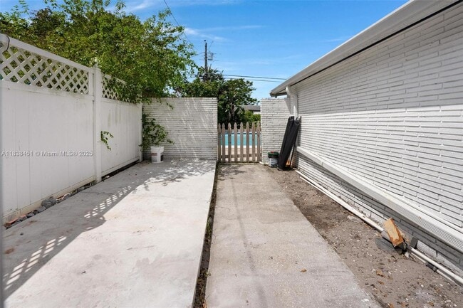 Building Photo - 700 SW 67th Ave