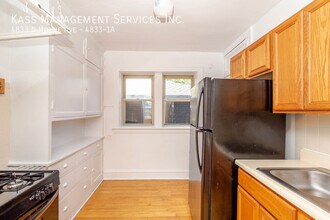 Building Photo - 4833 N Hoyne Ave