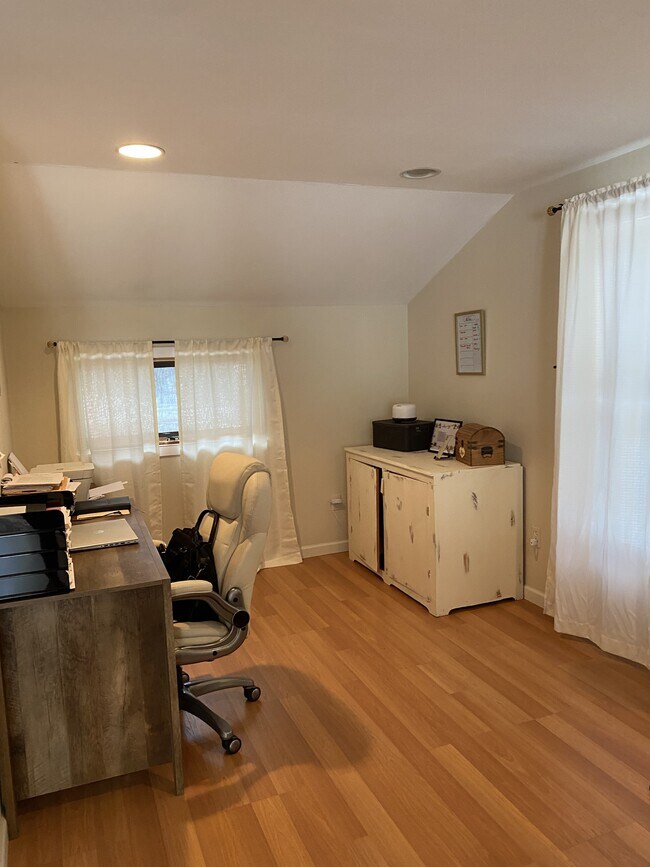 Building Photo - 219 Whiskeag Rd