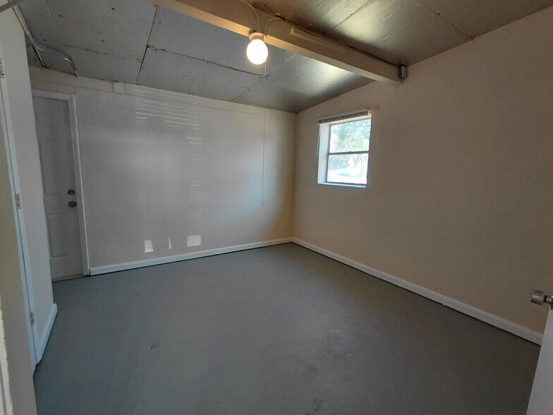 Building Photo - 2170-2172 Davis Court