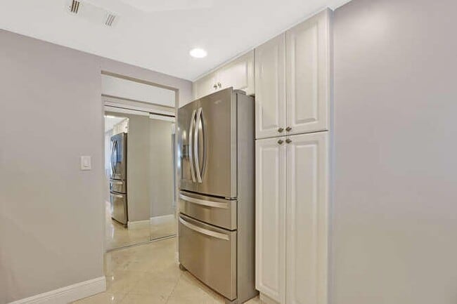 Building Photo - 4200 N Ocean Dr