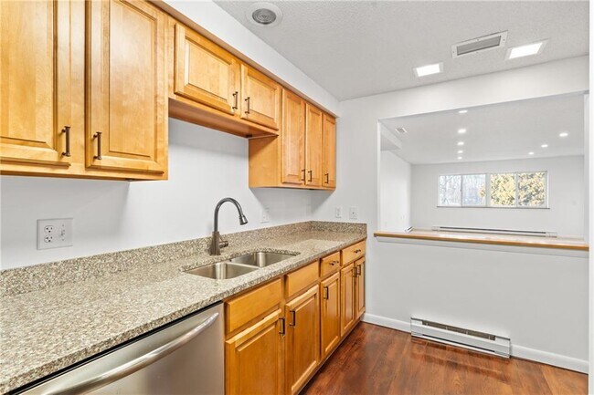 Building Photo - 30 Argyle Ave