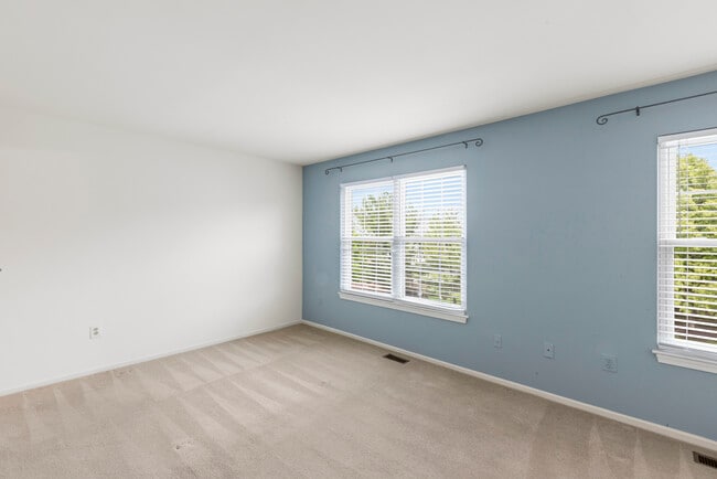 Building Photo - 2056 Griffis Ave