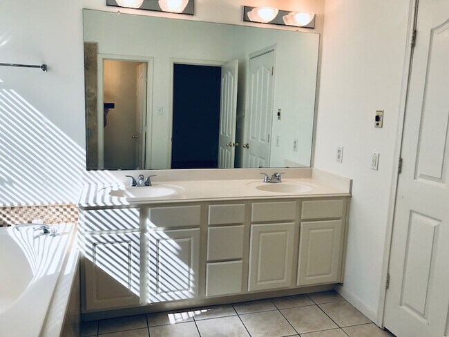 Building Photo - 9311 Cantata Ct