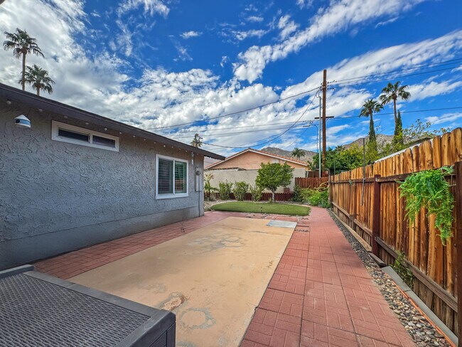 Building Photo - 53845 Avenida Herrera