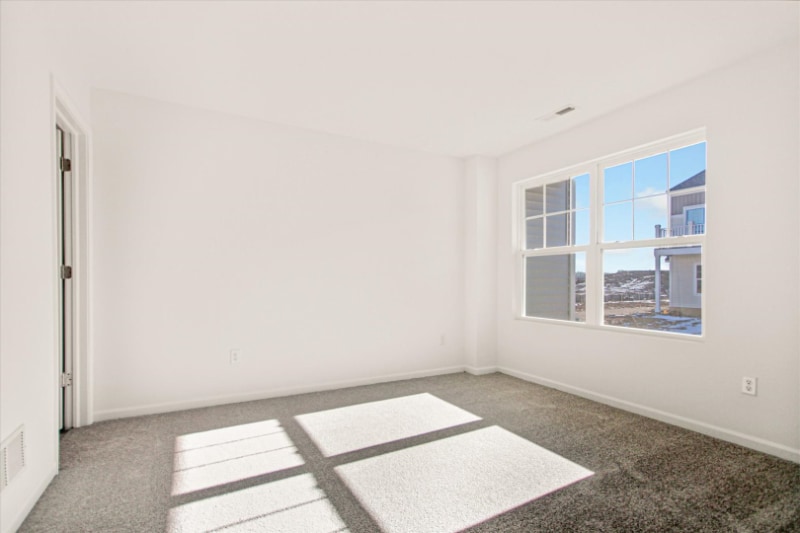 Building Photo - 349 Kingsport Dr