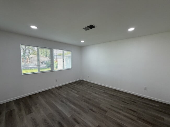 Building Photo - 2616 Casita Dr