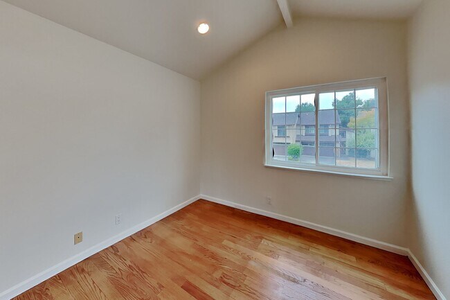Building Photo - 2331 Sweetwater Dr