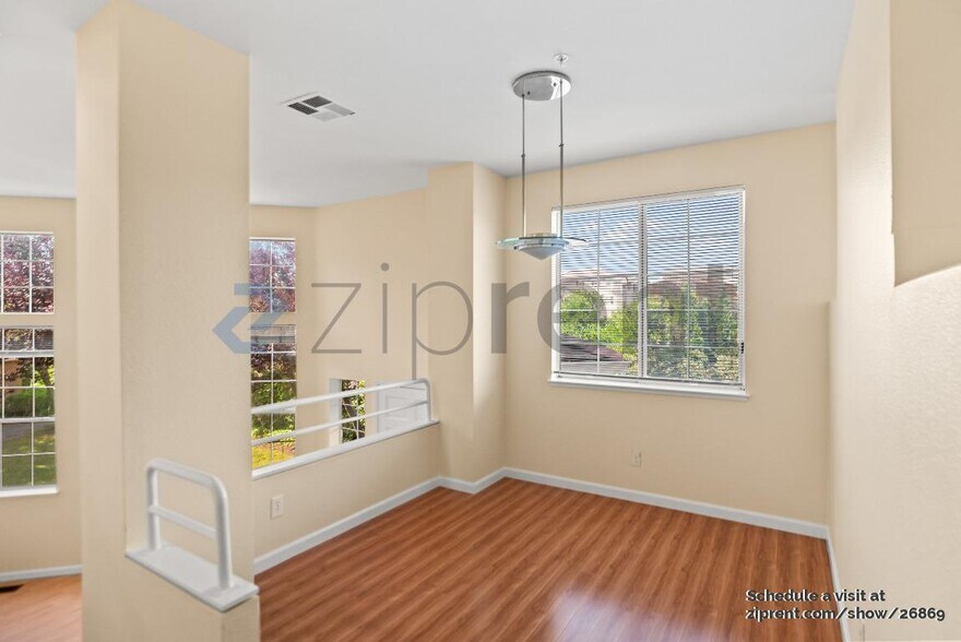Building Photo - Unit