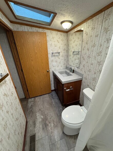 Building Photo - W2506 Woodland Rd