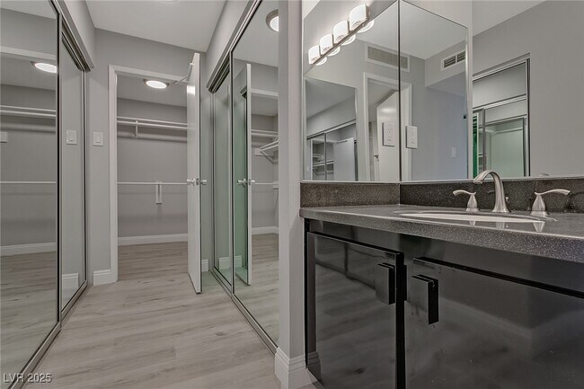 Building Photo - 3111 Bel Air Dr