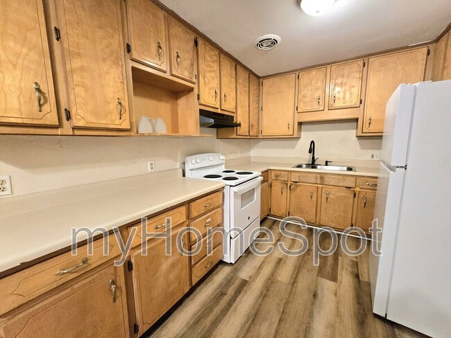 Building Photo - 909 Springbrook Ave