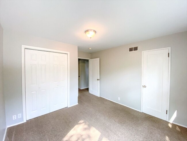 Building Photo - Woodland Duplex (3019/3021)