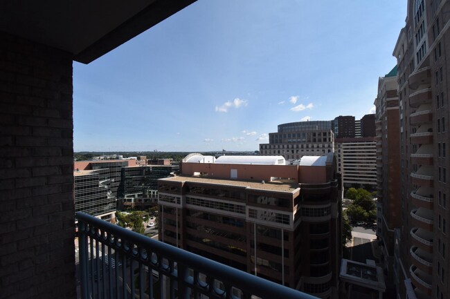 Building Photo - The Continental