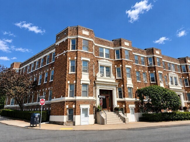 Building Photo - 15 Colborne Rd