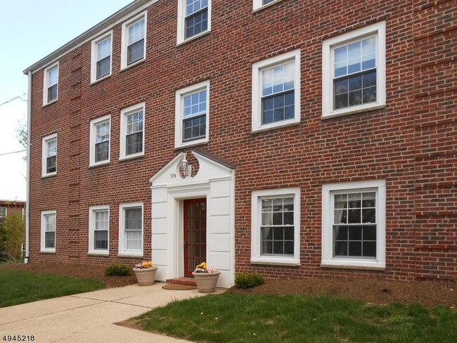 Building Photo - 378 Claremont Ave