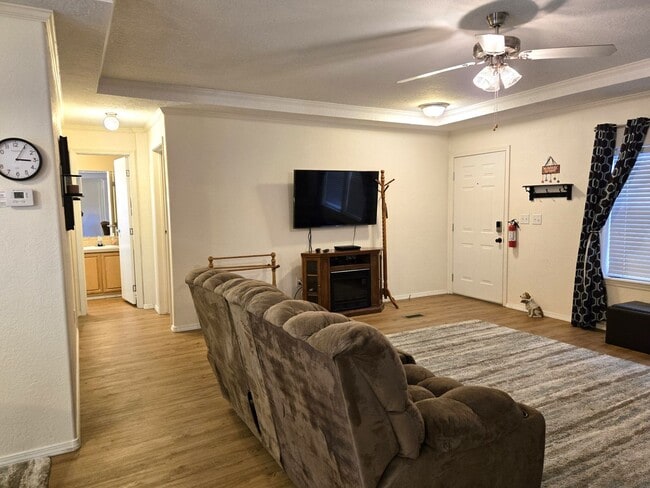 Building Photo - Spacious Home Near Mechem