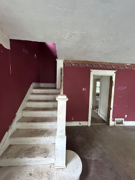 Building Photo - 560 Highland Ave