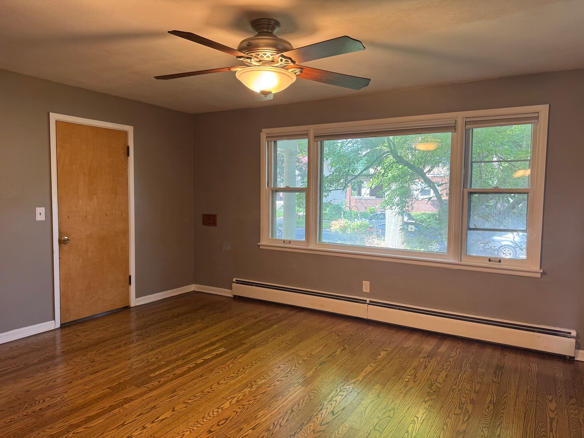 Living room - 1704 S Whittier Ave