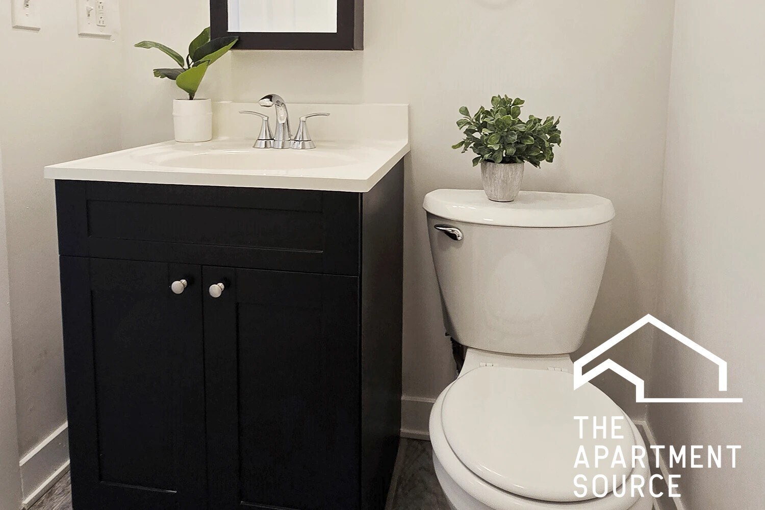 Building Photo - 732 W Roscoe St