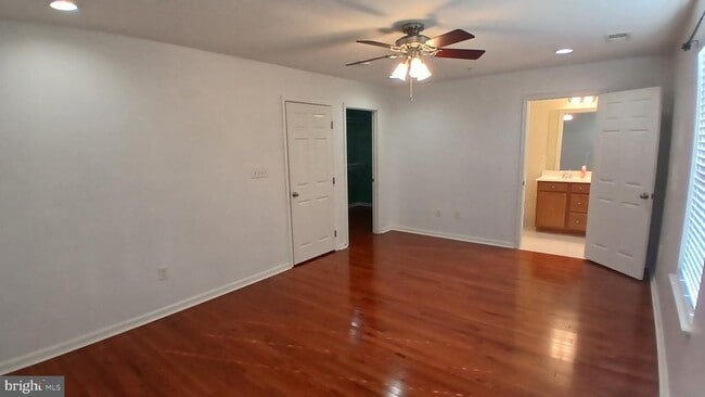 Building Photo - 2900 Lomond Pl