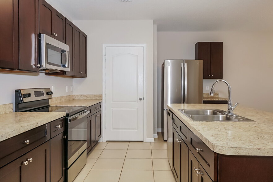 Building Photo - 102 Serenola Ct