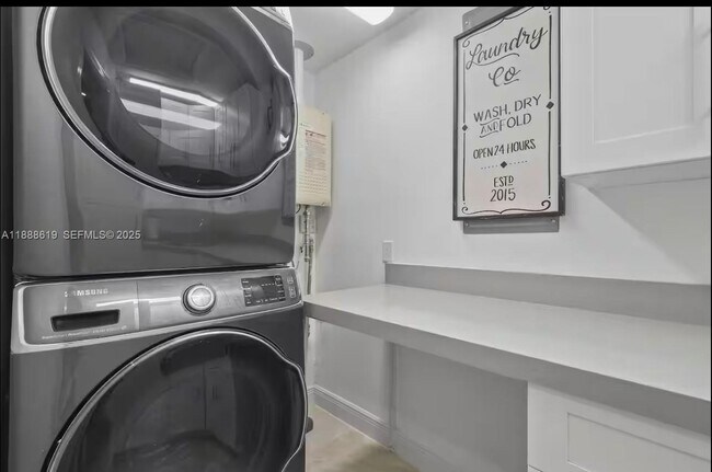 Building Photo - 7101 W Lake Dr