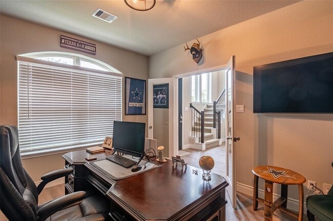 Building Photo - 31219 Gullwing Manor Dr