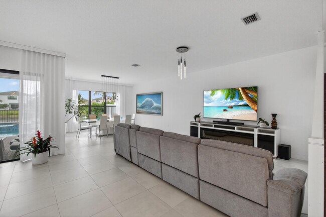 Building Photo - 17222 Blue Bayou Dr