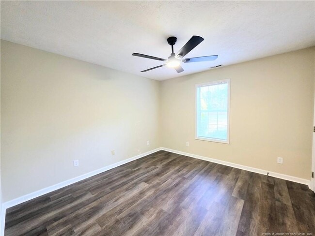 Building Photo - 302 Bubble Creek Ct