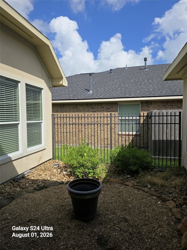 Building Photo - 5031 Gulf Stream Ln