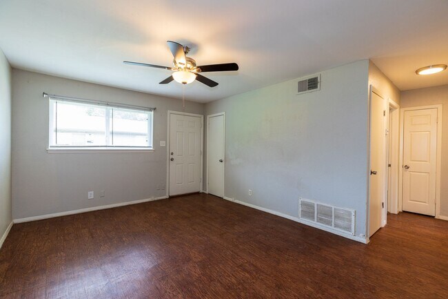 Building Photo - 1304 N Irvington Ave