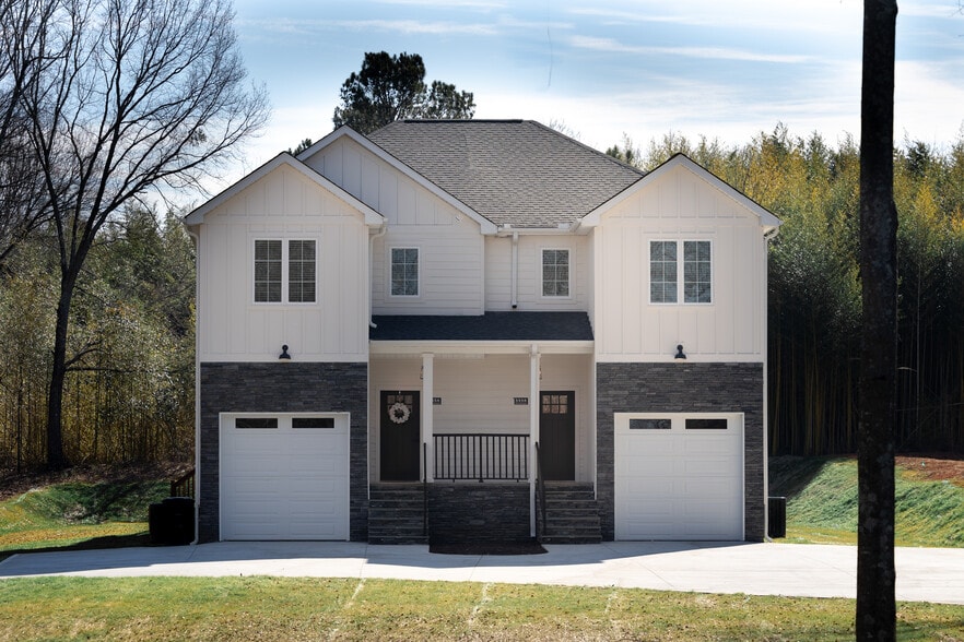 Building Photo - 555 Dallas Rd